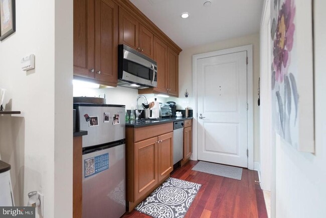 Building Photo - 1701 Locust St Unit 1716 Rental