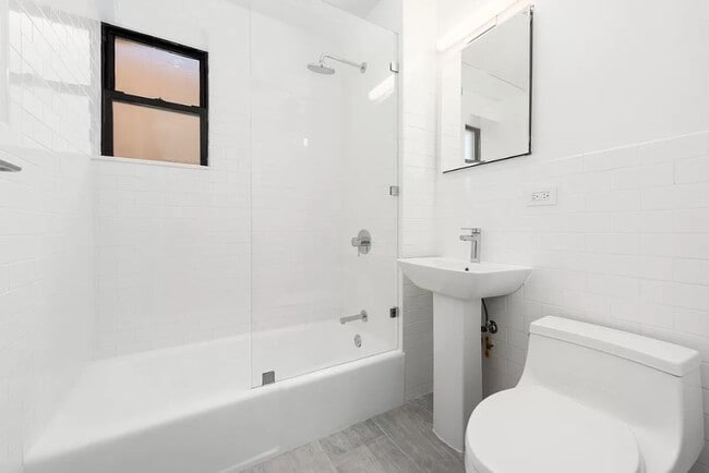 211 E 3rd St Unit 8R
