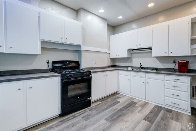 Building Photo - 84 Canterbury Rd Rental