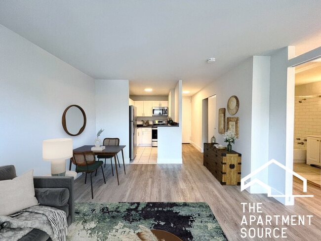 Building Photo - 1344 N Dearborn St Unit 14B Rental