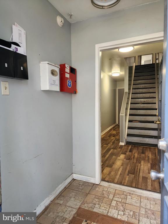 Building Photo - 1704 W Diamond St Unit 2