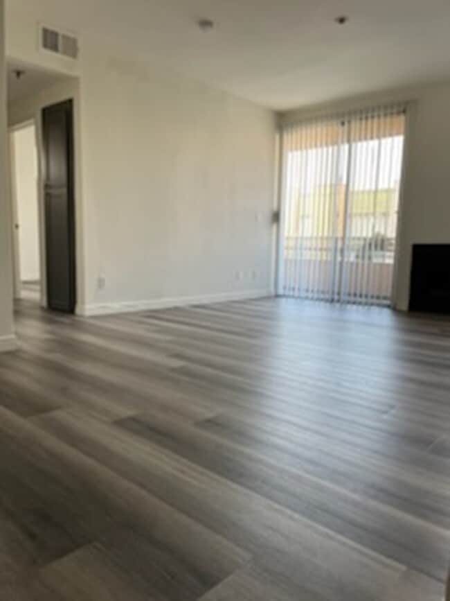 Photo - 1210 N Las Palmas Ave Apartments Unit 404