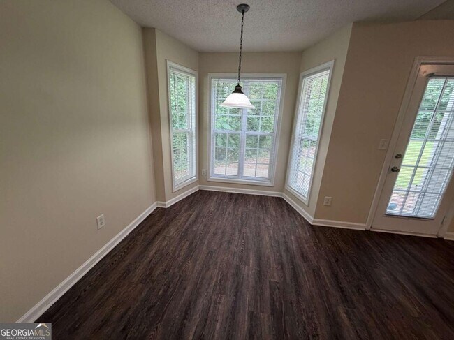 Photo - 211 Ravenwood Ct