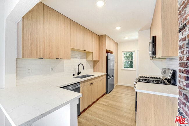 Photo - 8907 Harratt St