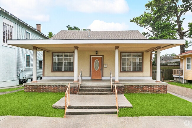 Building Photo - 5832 Willow St Rental