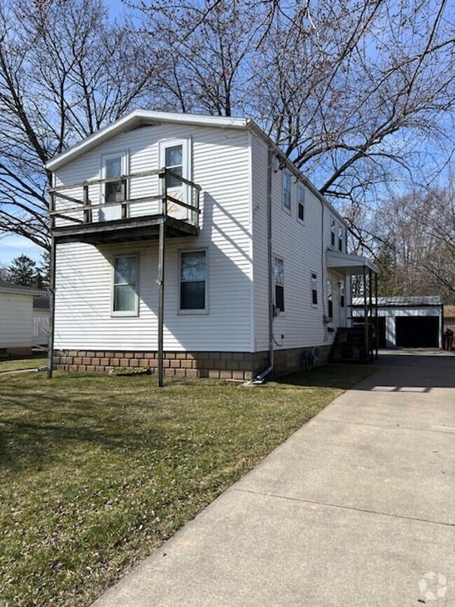 Building Photo - 1111 Harrison St Unit B Rental
