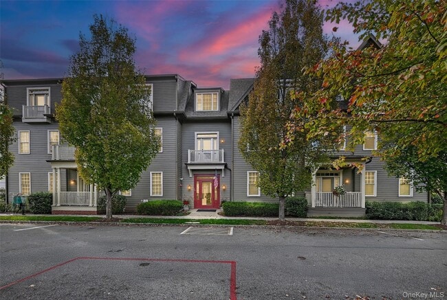 Building Photo - 15 Cropsey St Unit 15-3A