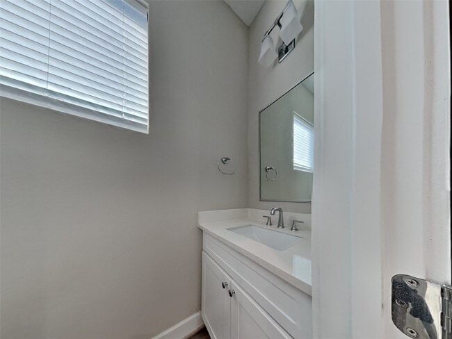 Photo - 5902 Gardendale Dr