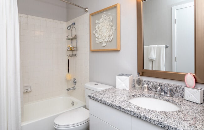 1BR, 1BA -640 SF
