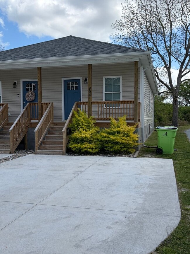 Building Photo - 904 Fort Totten Dr