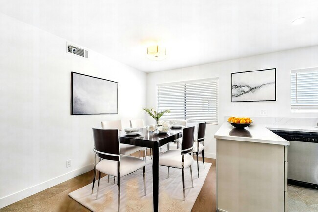 Photo - 12390 Chandler Blvd Casa Adosada