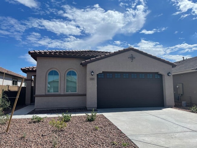 Building Photo - 9343 W Glenrosa Ave