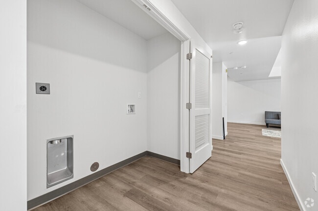 3BR, 2BA - 1191SF - Laundry