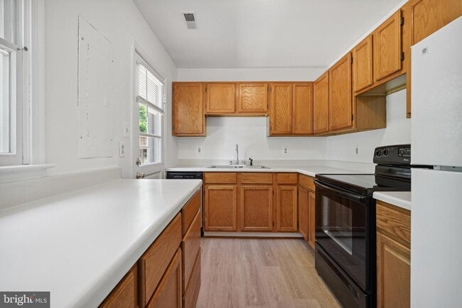 Photo - 2023 Griffith Rd