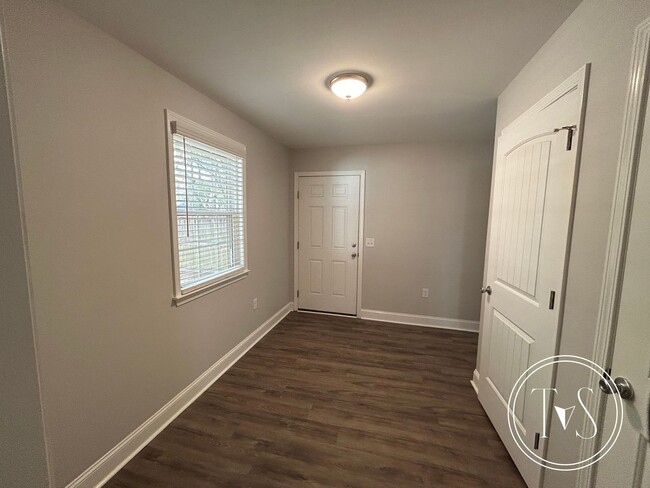 Photo - 515 Fraser Dr