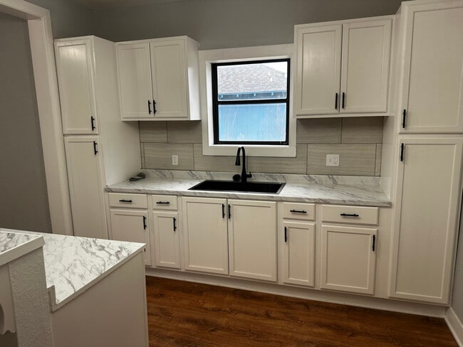 Photo - 2412 Summer Ave