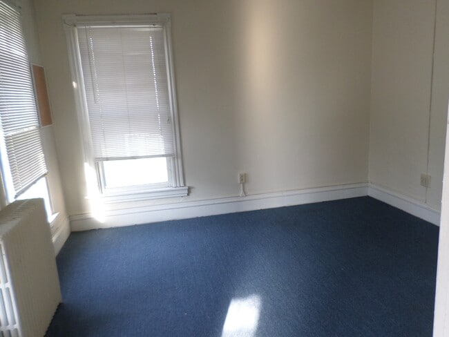128 Colchester Ave