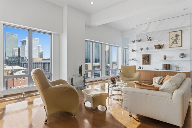 Photo - 360 Newbury St Unidad 709/710