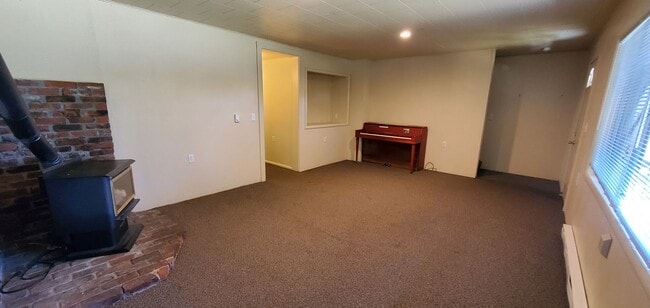 Photo - August Pre-lease - 5bd/2ba