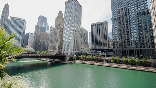 Photo - 300 N State St Unidad 4330