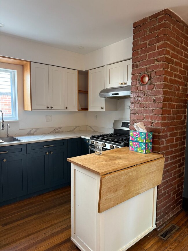Building Photo - Cozy 2 bedroom in Squirrel Hill Rental