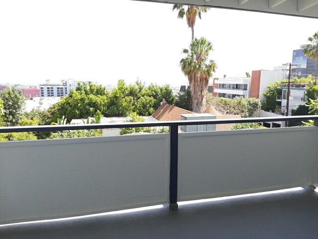 Balcón AMPLIA - 1212 N Clark St