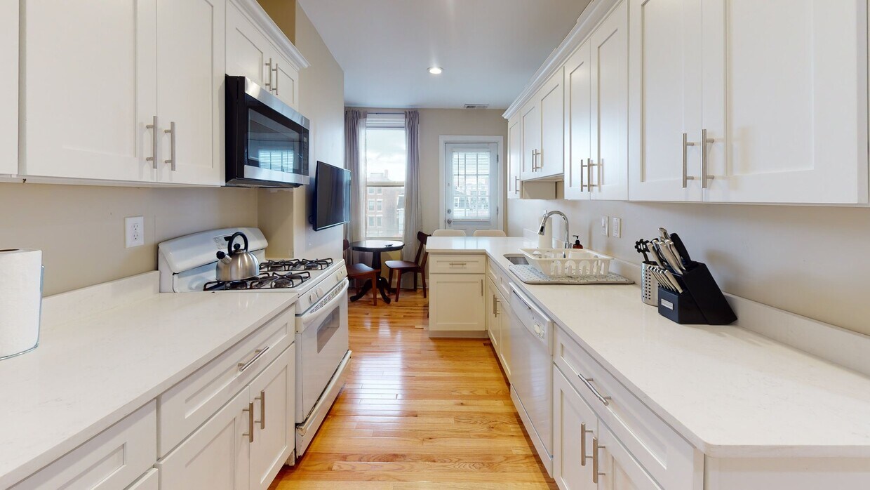 Photo - Private bedroom in 4 bed/1 bath Home