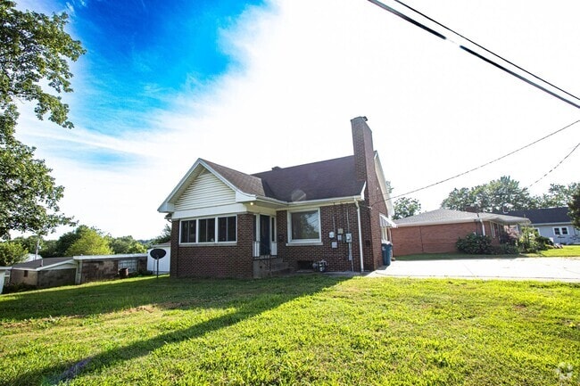 Building Photo - Coming Soon 3 Bedroom Westside House