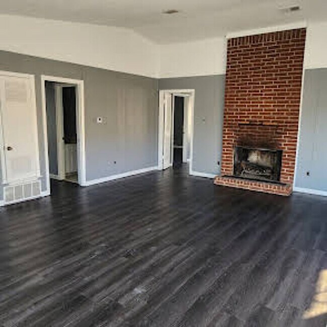 1007 N Roselawn Dr