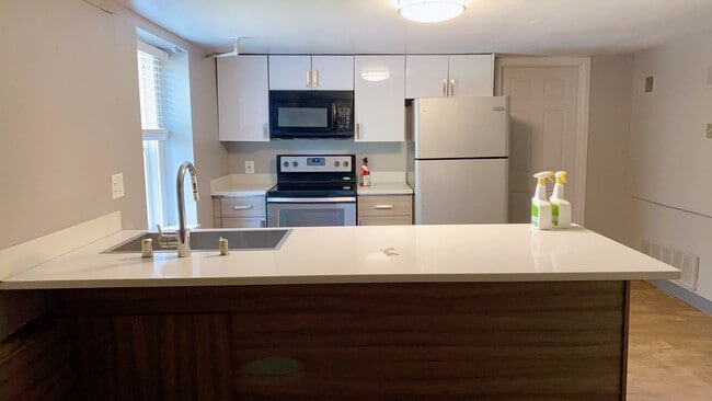 Building Photo - Rental -- Queen Anne Unit 1A