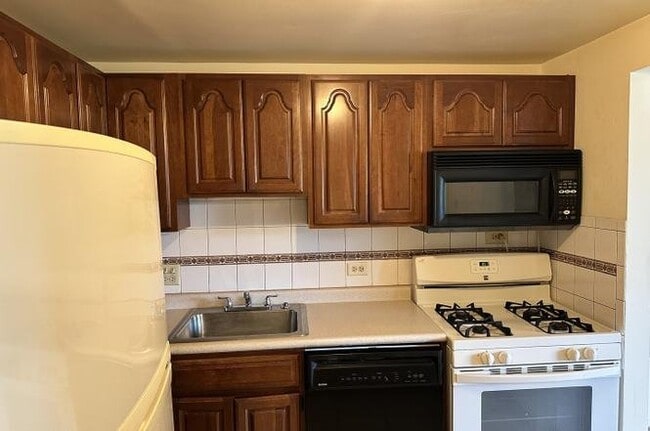 Photo - 1460 Fairlane Dr Unit 225