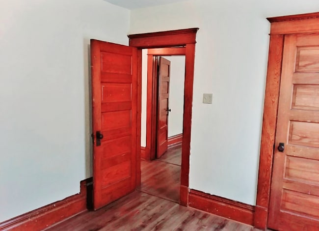 Photo - 111 7th St NE