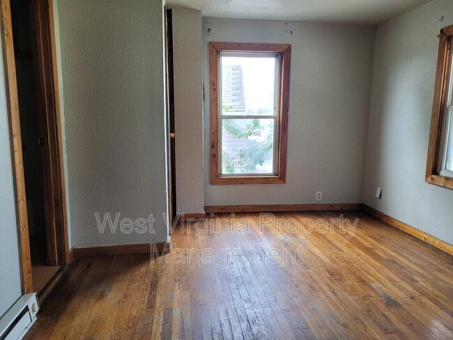 Photo - 606 21st St W Unit B