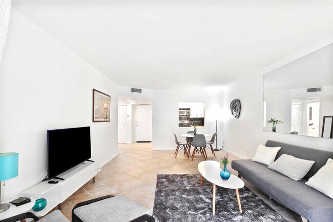 Building Photo - 251 S Cypress Rd Unit 127