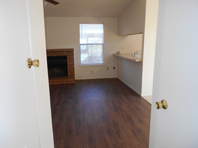 Photo - Cute 2/1 - Great area close to TTU! Unit B