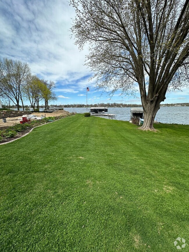 Building Photo - Single Family on Okauchee Lake! Rental