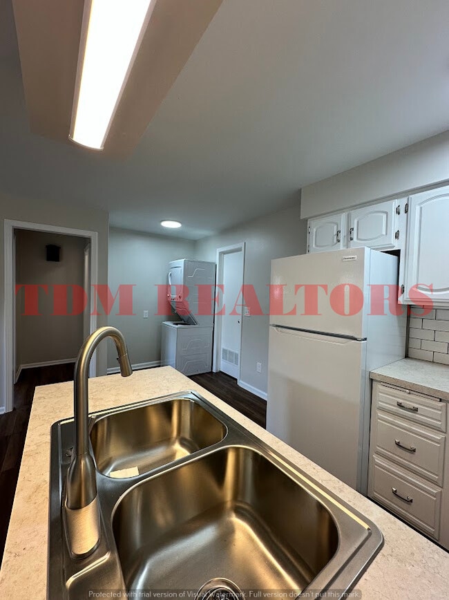 Photo - 302 E Clinton St