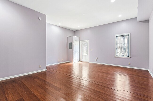 Photo - 2355 E York St Unidad D