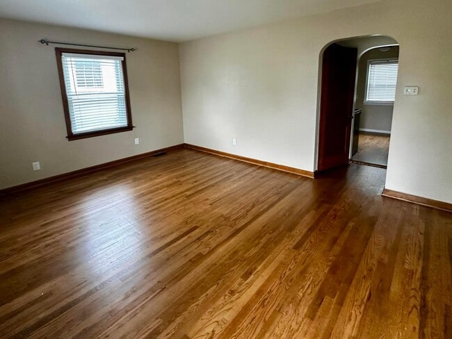 Photo - 2778 Bellwood Ave