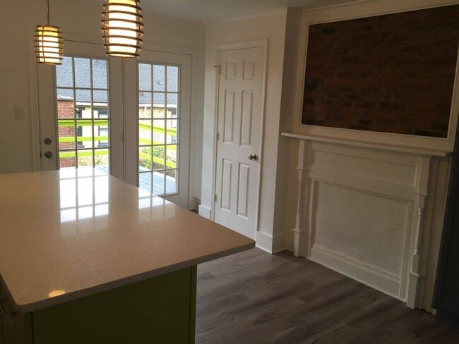 Photo - Modern 4 Bedroom, 2 Bathroom Rental in Sou...