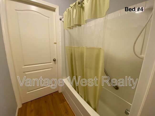 Photo - 453-453 Morrison Ave