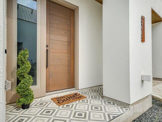 Photo - 2602 Sutherland St