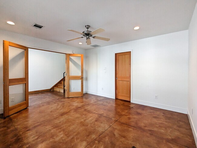 Photo - 444 Oxford St