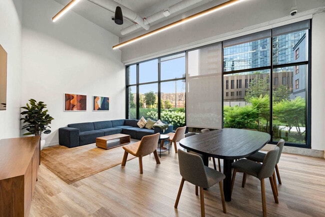 Photo - 853 W Blackhawk St Unit FL6-ID1466141P