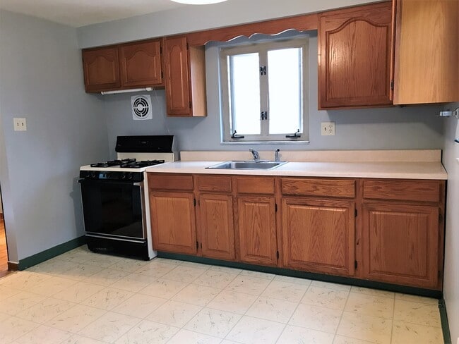 Photo - 508 Wyncotte St