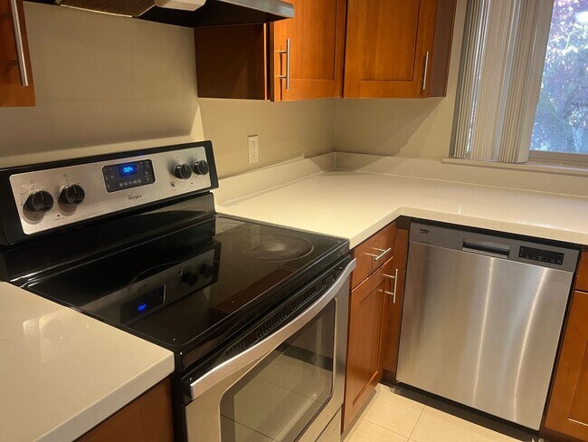 Photo - Spacious Fremont 2BR/1BA, split level with private balcony, recently remodeled kitchen! Unit 4