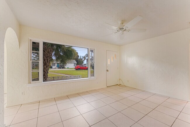 Photo - 221 Williams Ave