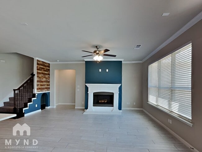 1828 Victoria Dr