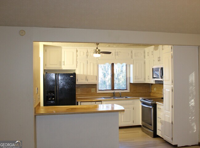 Photo - 1517 Stoneleigh Way