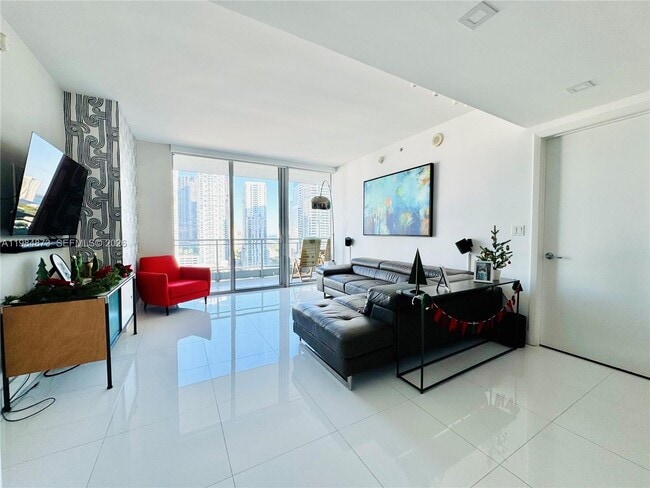 Photo - 92 SW 3rd St Unidad 2112